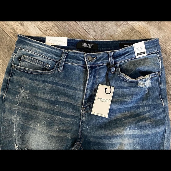 Judy Blue Distressed Bleach Splatter Skinny - Picture 3 of 3